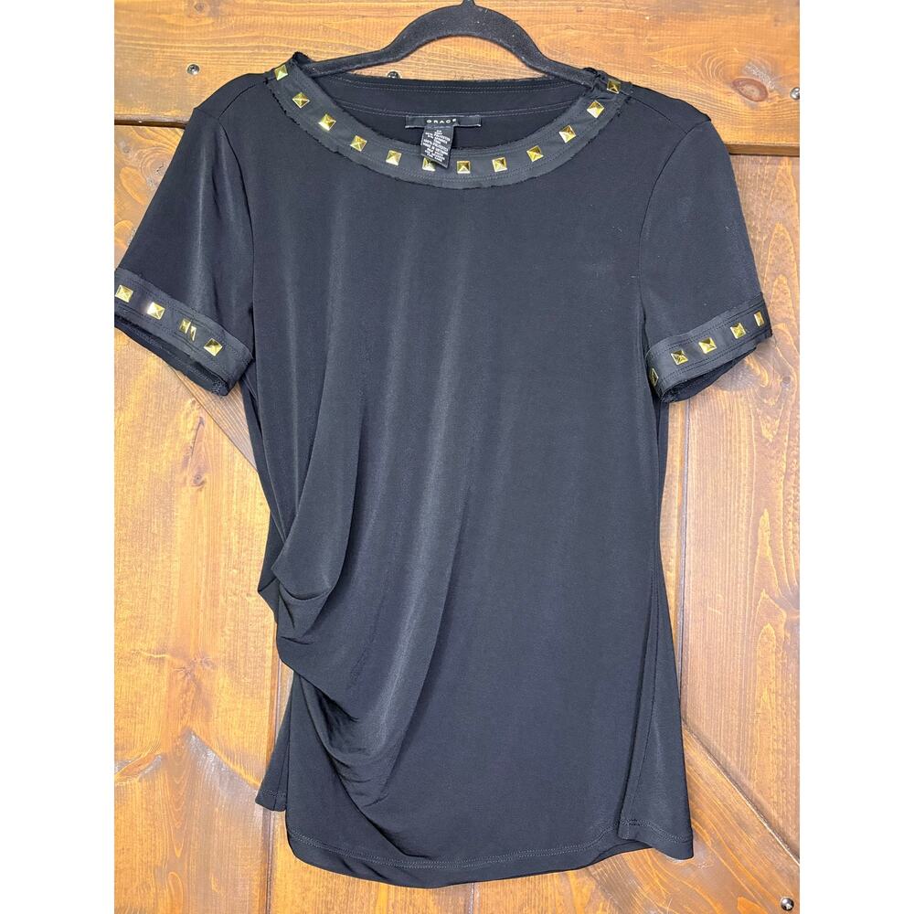 Grace women’s medium black accent blouse